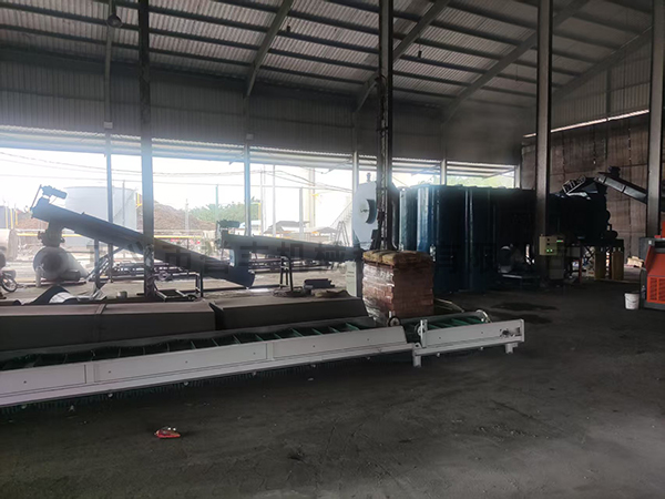 在选择连续式炭化炉设备时需要了解什么细节.jpg
